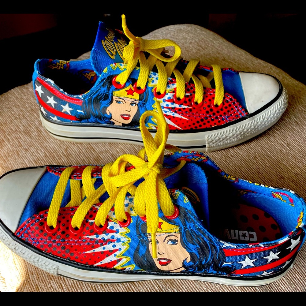Converse DC Wonder Woman low top Chuck Taylors
